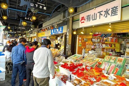 Sapporo: Nijo Market Guided Tour with Seafood Meal