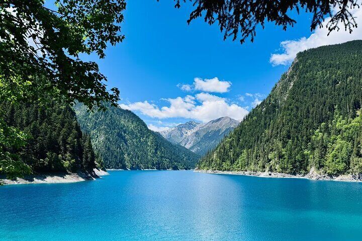 Explore Jiuzhaigou Private Day Tour via HSR from Chengdu