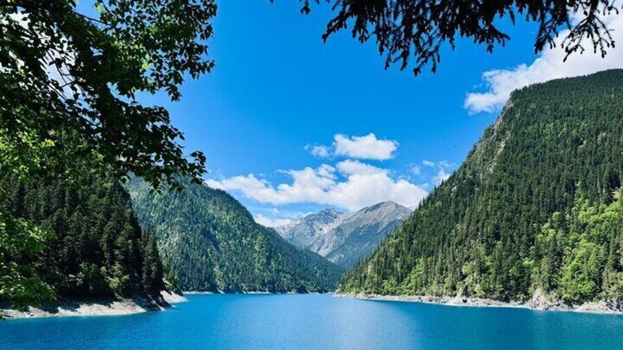 Explore Jiuzhaigou Private Day Tour via HSR from Chengdu
