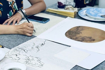 Shanghai: Traditional Chinese Painting experience Workshop