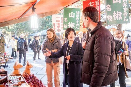 Chat & Treasure Hunt at To-ji Flea Market with Locals : Kyoto