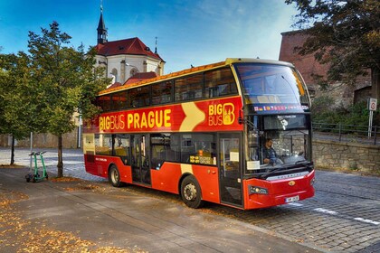 Praha: Hop-on Hop-off-tur med stor buss og elvecruise på Moldau