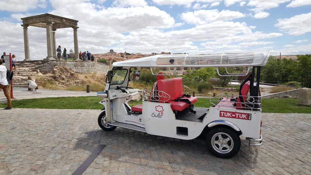 Avila: Guided City Tour in Tuk Tuk