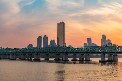 Seoul Han River Sunset Bike Tour with Rainbow Fountain Show