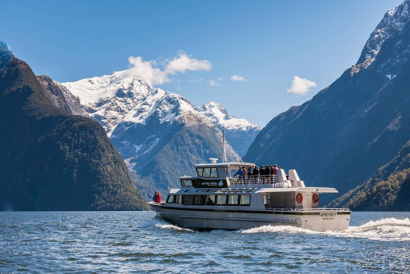 Milford Sound: 2-Hour Small Boat Scenic Cruise