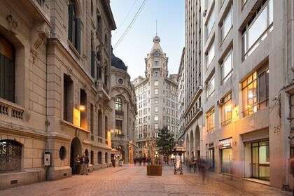 La Moneda, Historic Downtown, and Cerro Santa Lucía Private Tour