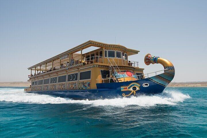 Nefertari Boat and Semi Submarine Tour with Seafood Lunch