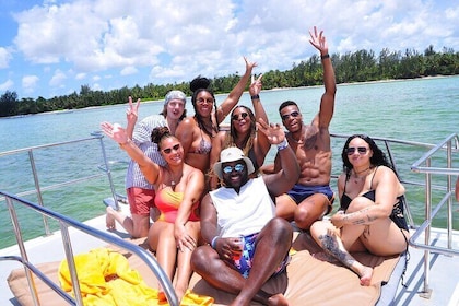 Luxury Hip Hop Boat Party–Drinks, Music, and the Best Vibes in PC