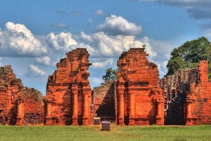 Von Puerto Iguazu aus: San Ignacio Ruinen und Wanda Minen Tour