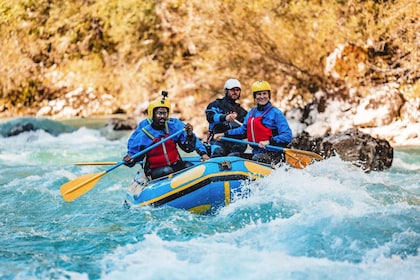 Bovec: rafting en aguas bravas en el río Soca