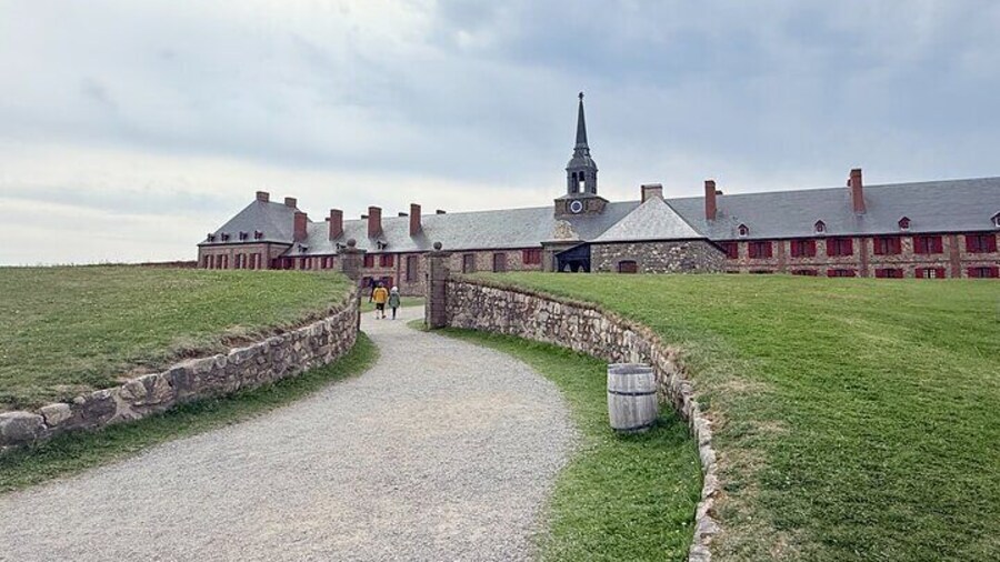 Highland Tours: Louisbourg Fortress and Lighthouse Tour