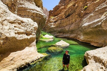 Private Wadi Shab and Bimmah Sinkhole Full-Day Adventure