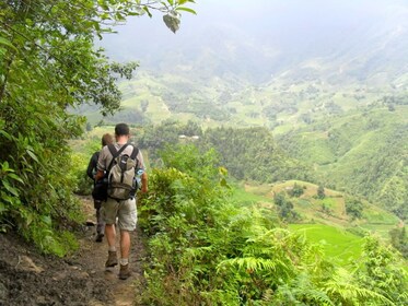 Excursión privada de un día a pie por el valle de Sapa