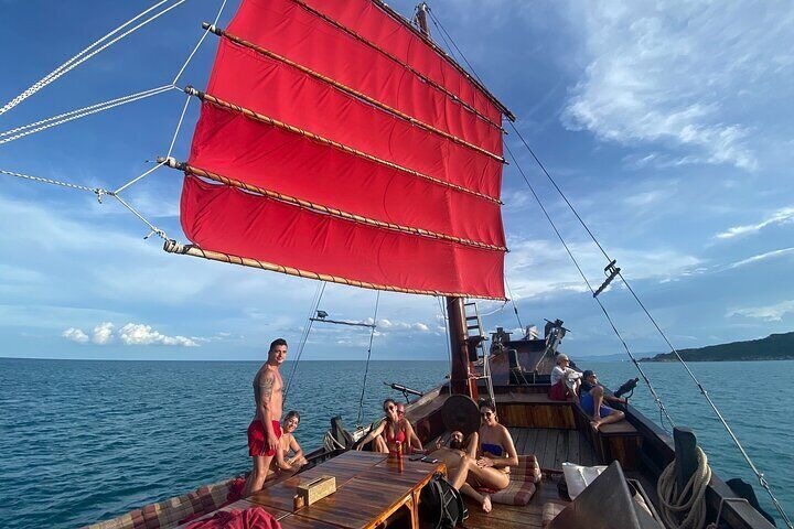 Sam Roi Yot and Dolphin Bay Tour by Pirate Boat from Hua Hin 
