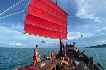 Sam Roi Yot and Dolphin Bay Tour by Pirate Boat from Hua Hin