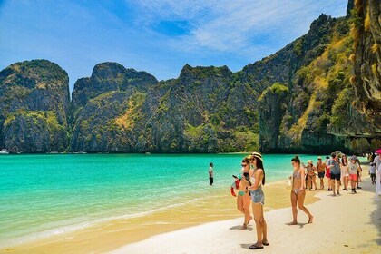 Maya Bay Phi Phi and Khai Island Speedboat Trip from Khao Lak