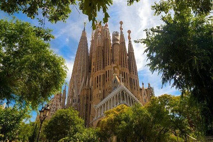 Discover Gaudí’s Sagrada Familia Guided Tour