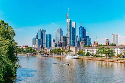 Frankfurt: Frankfurt: Main-joen kiertoajelu selostuksen kera.