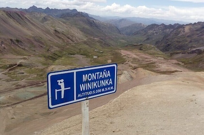 7 Color Mountain Trekking to Vinicunca with Lunch
