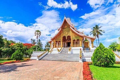 Cultural Heart of Laos Private Tour in Luang Prabang