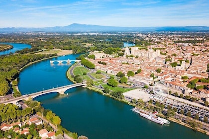Hello Avignon: Private 2-Hour Intro City Walk with Local Guide