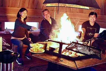 Traditional Northern Light Dinner in the Lappish Hut