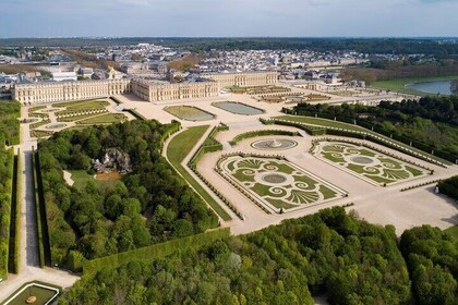 Palace of Versailles Visit with Guided