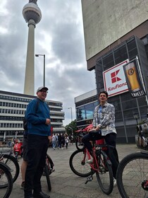 Berlino: Tour in bicicletta del cibo di strada