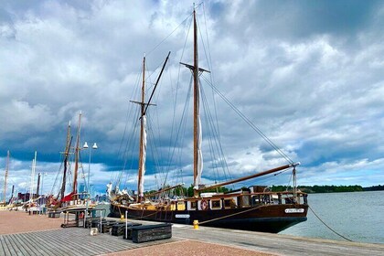 Helsinki and Suomenlinna Day Tour with Ferry Ride