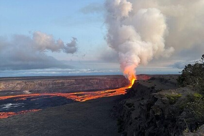Big Island Waterfalls, Blacksand Beaches, Lava Tubes & Volcanoes