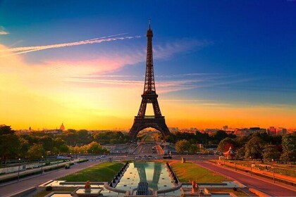 Private Tour: Eiffel Tower Summit by Lift