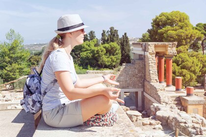 Tour privato di Knossos con pranzo e degustazione di vini