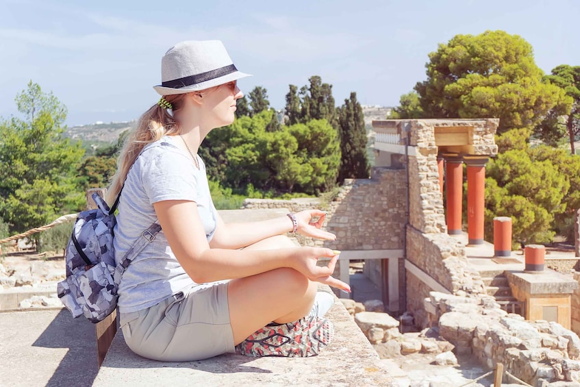 Private Knossos Skip The Line Tour inc. lunch & wine tasting