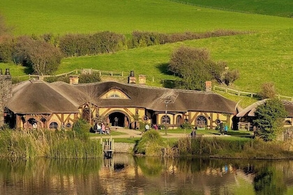 Private Hobbiton Movie Set and Rotorua Day Trip from Auckland