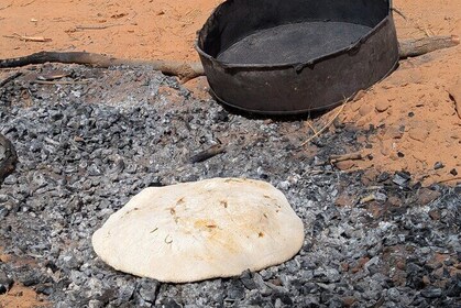 Cooking class in Merzouga Make Berber Madfouna in Sand