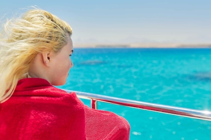 Hurghada: Giftun Island Tour with Snorkeling & Buffet Lunch