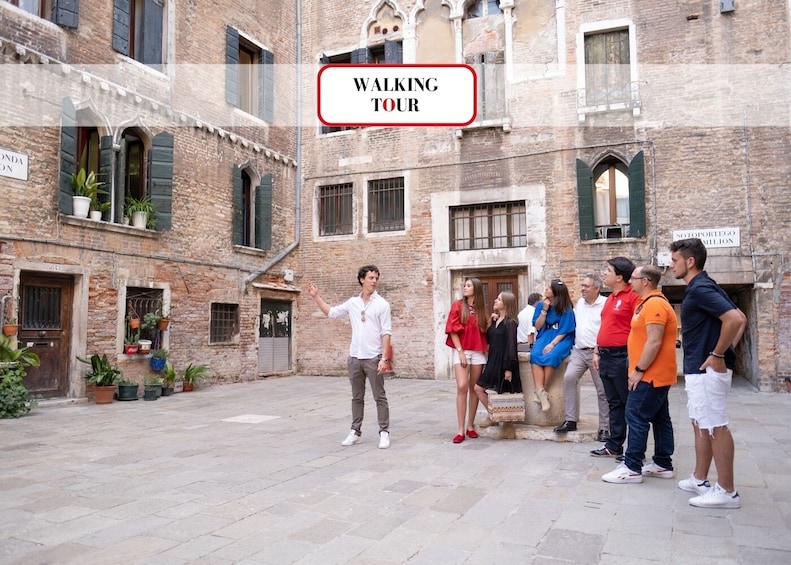 Combo tour: Unusual Walking Tour & Grand Canal by Gondola