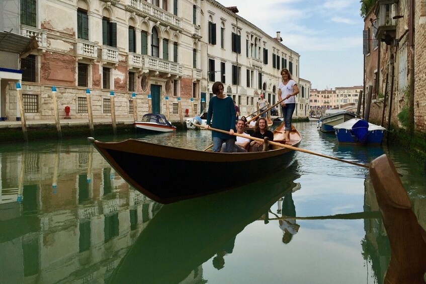 Venice Authentic Gondola Rowing Lesson