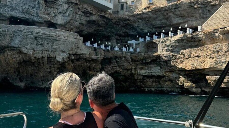 Boat tour from Monopoli to the Polignano caves with aperitif