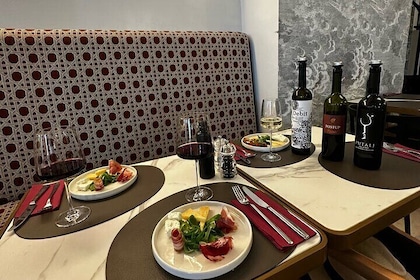 Private Split History Tour with Local Wine & Food Tasting