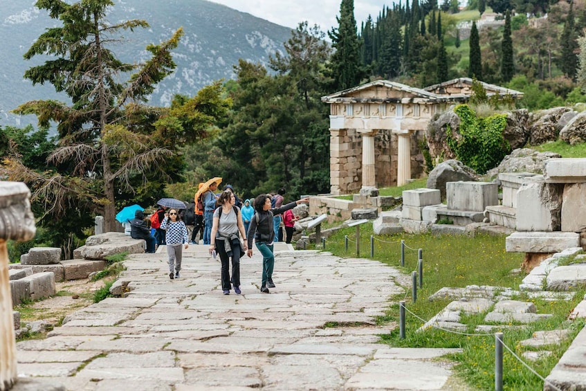 From Athens: Day Trip to Delphi and Arachova