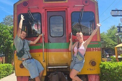 Maeklong Railway Market, Floating Market and Dragon Temple Tour