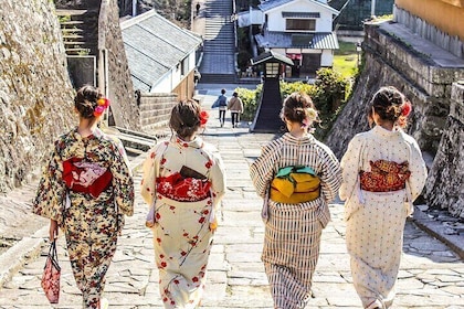 Kimono Walk and Tea ceremooy and sake in Historic Kitsuki Castle
