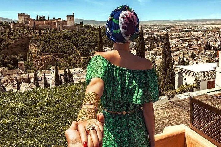 Granada Exclusive Combo Tour : Alhambra + Generalife Guided Tour