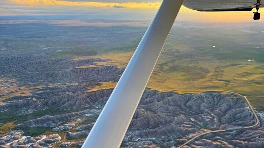 Ultimate Small Plane Aerial Tour to See Badlands National Park