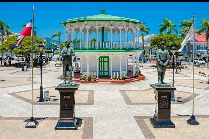 Puerto Plata City Tour and Beach Escape with Piña Colada 