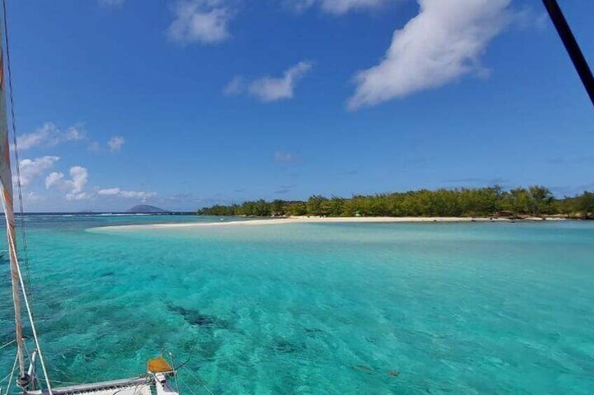 Full-Day Northern Isles Cruise in Grand Baie with Snorkeling