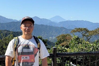 From Shinjuku: Mt. Takao Hike & Onsen with a Tokyo Samurai Guide