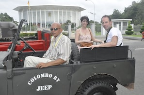 Private Tour of Colombo in a World War II Jeep