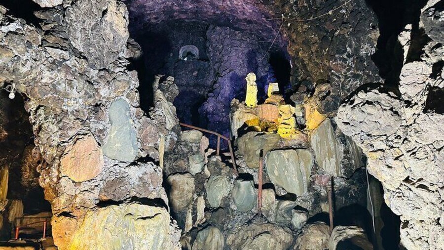 Dokutsu-Kannon Temple